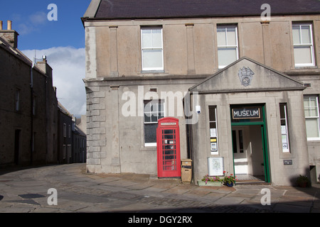 Inseln von Orkney, Schottland. Stromness Museum an der Ecke Alfred-Straße. Stockfoto