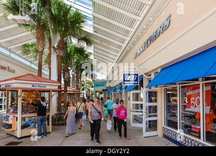 Geschäfte in Orlando Premium Outlets Mall, Vineland Avenue, Lake Buena Vista, Orlando, Zentral-Florida, USA Stockfoto