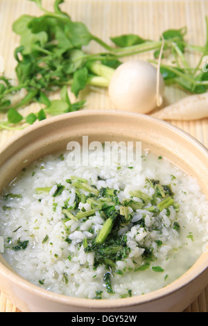 Nanakusagayu (Reisbrei mit sieben Kräutern) Stockfoto