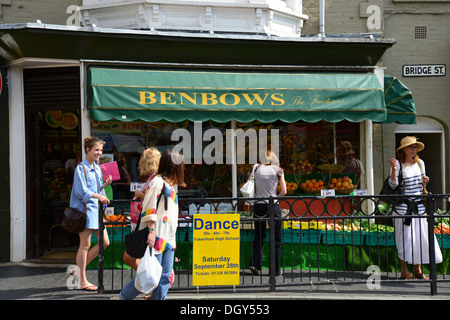 Benbows die Fruiterers Bridge Street, Fakenham, Norfolk, England, Vereinigtes Königreich Stockfoto