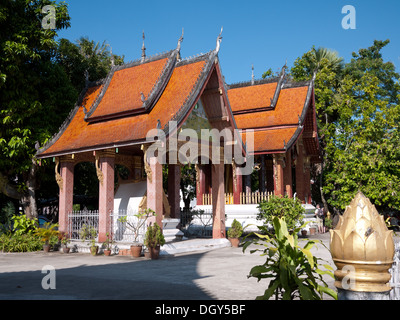 Auf dem Gelände der Wat Sen buddhistischen Tempel in Luang Prabang, Laos. Stockfoto