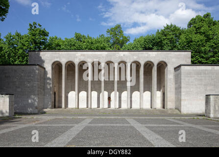 Arkadenhalle, 1930 eingeweihte Denkmal für 9855 gefallenen Soldaten aus Nürnberg im ersten Weltkrieg, heute eine Ehrenhalle für Stockfoto