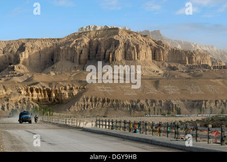 Brücke über den Satluj in der trockenen Landschaft der alten Königreich Guge, Sutlej Canyon, Westtibet, Provinz Ngari Stockfoto