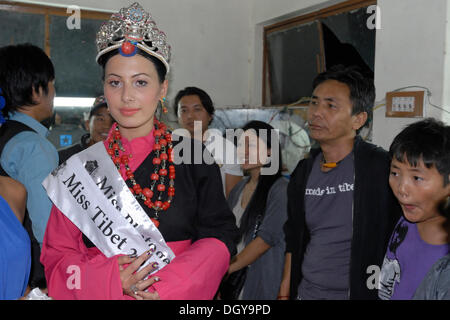 Gewinner der Miss Tibet im Exil 2011 Schönheitswettbewerb, Himalaya, Himachal Pradesh, McLeod Ganj, Tenzin Yangkyi in Dharamsala Stockfoto