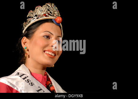 Gewinner der Miss Tibet im Exil 2011 Schönheitswettbewerb, Himalaya, Himachal Pradesh, McLeod Ganj, Tenzin Yangkyi in Dharamsala Stockfoto