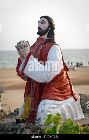 Statue von Jesus Christus am Strand von Chowara, Malabar-Küste, Süd-Indien, Indien, Asien Stockfoto