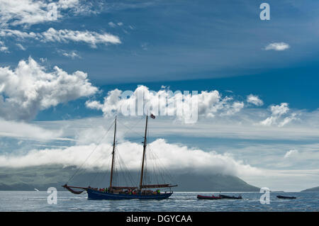 Segelschiff, Norðlýsið, in der Nähe von North Atlantic Dachreiter, Färöer Inseln, Stockfoto