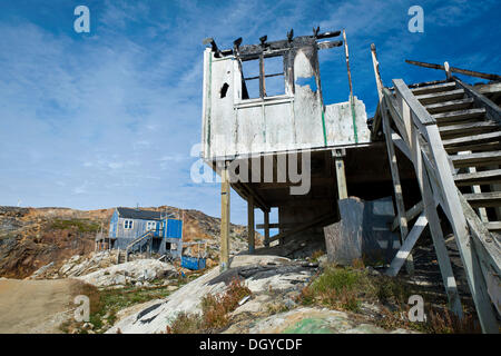 Brannte Haus, Inuit-Siedlung von Tiniteqilaaq, Sermilik Fjord, Ostgrönland, Grönland Stockfoto