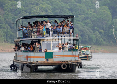Ausflugsschiff, Periyar-Stausee, Periyar Nationalpark in der Nähe von Thekkady, Kerala, Südindien, Indien, Asien Stockfoto