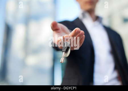 Schlüssel in der hand