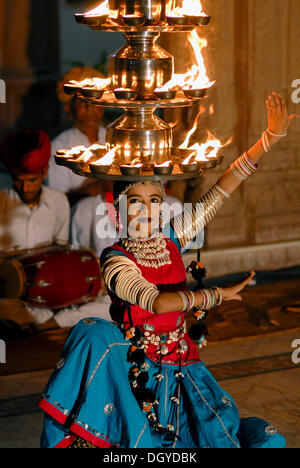 Tänzerin, Heritage Hotel oder Laxmi Niwas Palace Hotel, Bikaner, Rajasthan, Nordindien, Indien, Asien Stockfoto