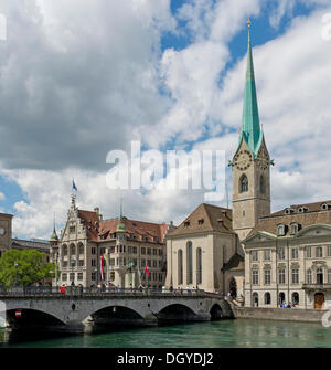 Historischen Stadtteil von Zürich mit Stadthaus bauen, Fraumünster Abtei und Muensterbruecke Brücke, Zürich, Schweiz, Europa Stockfoto