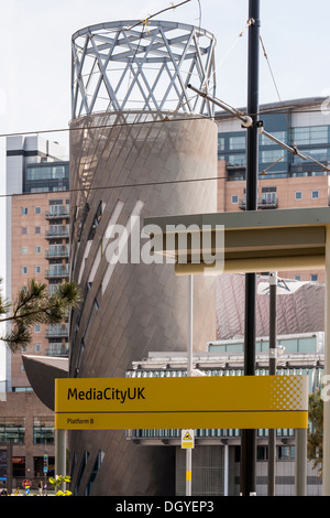 Media City u-Bahnstation in Salford Quays, Greater Manchester. Stockfoto