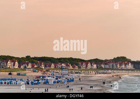 Strand, Liegestühle, Villen, Warnemünde, Rostock, Mecklenburg-Western Pomerania, Deutschland Stockfoto