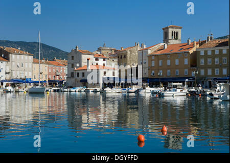 Hafen von der Stadt Cres, Insel Cres, Adria, Kvarner Bucht, Kroatien, Europa Stockfoto