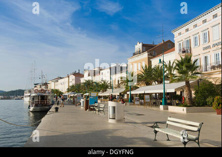 Hafenpromenade von Mali Losinj, Losinj Insel, Adria, Kvarner Bucht, Kroatien, Europa Stockfoto