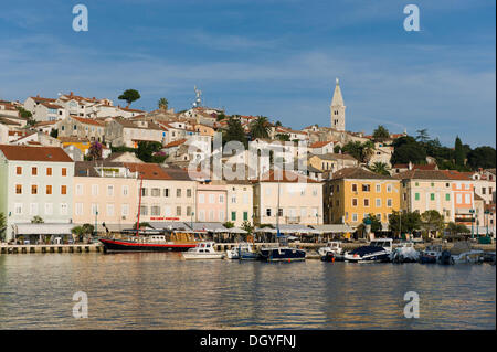 Boote im Hafen von Mali Losinj, Losinj Insel, Adria, Kvarner Bucht, Kroatien, Europa Stockfoto