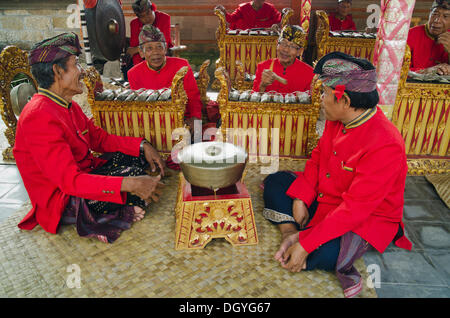 Gamelan Musiker, Gamelan-Orchester, Batubulan, Bali, Indonesien, Asien Stockfoto