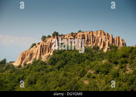 Sandfarbene Felsen rund um Melnik, Weinbaugebiet, südlich von Bulgarien, Europa Stockfoto