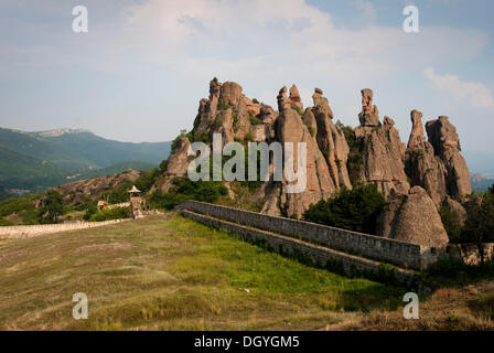 Roman Kaleto Fortress und die massiven Felsformationen in der Nähe von Belogradchik, Nordwest Bulgarien, Europa Stockfoto