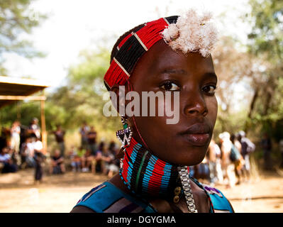 Junge Frau, Stier-springen Zeremonie, Hamer Menschen, in der Nähe von Turmi, unteren Omo-Tal, Südäthiopien, Afrika Stockfoto