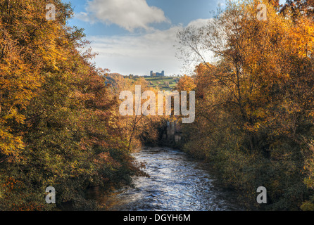 Herbstliche Aussicht auf Riber Burg von matlock Stockfoto