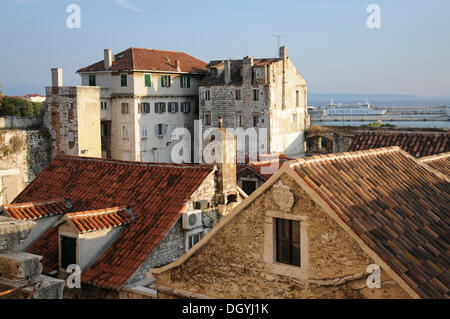 Historische Altstadt, mit Blick auf die Stadt vom Turm der Kathedrale Sveti Duje, Split, Kroatien, Europa Stockfoto