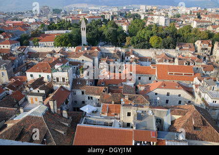 Historische Altstadt, mit Blick auf die Stadt vom Turm der Kathedrale Sveti Duje, Split, Kroatien, Europa Stockfoto