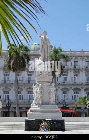 Statue von Jose Marti, der Plaza Central Square, Altstadt, Havanna, Kuba, Karibik, Zentralamerika Stockfoto