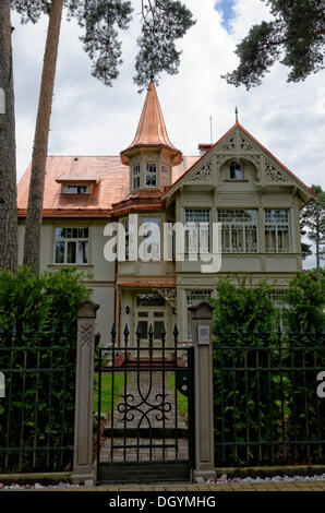 Villa aus Holz mit einem Kupferdach, juras Iela, Jurmala, Lettland, Baltikum, Europa Stockfoto