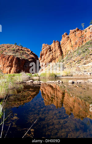 Glen Helen Gorge in West MacDonnell Nationalpark, Northern Territory, Australien Stockfoto