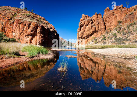 Glen Helen Gorge in West MacDonnell Nationalpark, Northern Territory, Australien Stockfoto