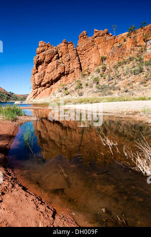 Glen Helen Gorge in West MacDonnell Nationalpark, Northern Territory, Australien Stockfoto