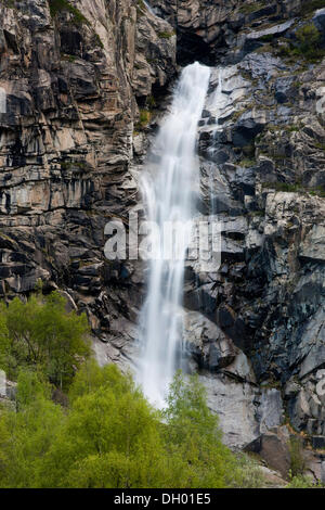 Wasserfall, Nationalpark Ecrins, Rhone-Alpes, Département Isère, Rhône-Alpes, Frankreich Stockfoto