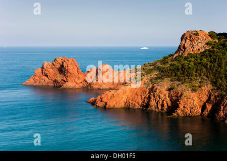 Bucht in der Esterel Region, Alpes Maritimes, Cote ´ Azur, Département Var, Region Provence-Alpes-Côte d ' Azur, Frankreich Stockfoto