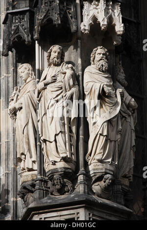 Heiligen Statuen auf der Aachener Dom Dom Aachen, Nordrhein-Westfalen Stockfoto