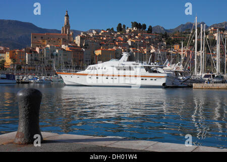 Hafen und Altstadt von Menton, Département Alpes-Maritimes, Région Provence-Alpes-Côte d ' Azur, Südfrankreich, Frankreich, Europa Stockfoto