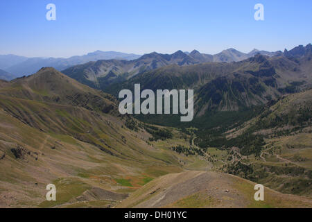 Blick vom Col De La Bonette Bergpass, höchste asphaltierte Straße in Europa, Alpes-Maritimes Abteilung, Westalpen, Frankreich Stockfoto