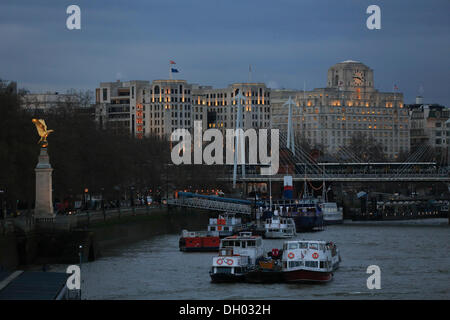 Themse, Golden Jubilee Bridge, gesehen von Westminster Bridge, City of Westminster, London, London Region, England Stockfoto