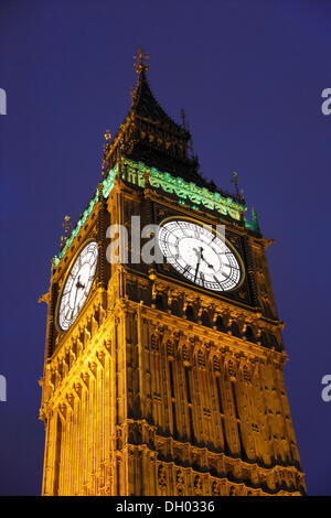 Elizabeth Tower oder Big Ben am Abend, City of Westminster, London, London Region, England, Vereinigtes Königreich Stockfoto