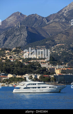 Motoryacht "Kleine Fische", z. B. Jangada, Heesen Yachts Werft, Länge 39,80 m, Baujahr 2001, am Cap Martin an Stockfoto