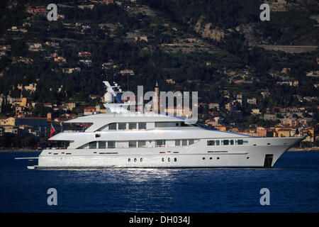 Motoryacht "Kleine Fische", z. B. Jangada, Heesen Yachts Werft, Länge 39,80 m, Baujahr 2001, am Cap Martin an Stockfoto