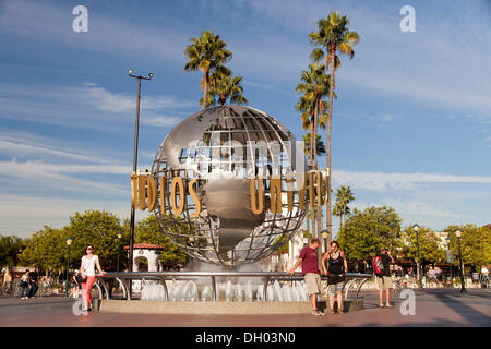 Universelle Globus, Eingang zu den Universal Studios Hollywood Freizeitpark, Universal City, Los Angeles, Kalifornien Stockfoto