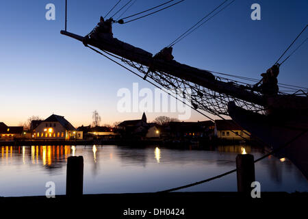 Fischerei Hafen von Wieck in der Abenddämmerung, Greifswald, Mecklenburg-Vorpommern Stockfoto