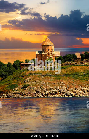 10. Jahrhundert armenisch-orthodoxe Kathedrale des Heiligen Kreuz auf der Insel Akdamar, See Van, Türkei Stockfoto