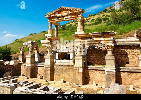 Der Brunnen von Kaiser Trajan auf curetes Straße, gebaut zwischen 102 - 114 a.d., Ephesus archäologische Stätte, Anatolien Stockfoto