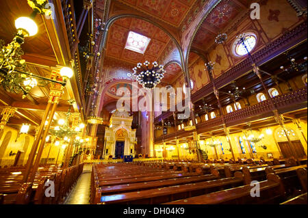 Das Innere der Dohány Straße oder große Synagoge, Nagy Zsinagóga, die zweitgrösste Synagoge der Welt gebaut Stockfoto