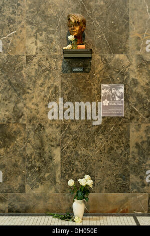 Bronze-Büste von Sophie Scholl von Nikolai Tregor, weiße Rose Denkmal, Gegner des Dritten Reiches, Lichthof, Atriums der LMU Stockfoto