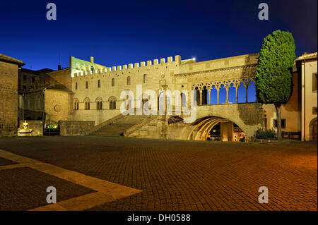 Papstpalast, Palazzo dei Papi Palast, 13. Jahrhundert, Treppenhaus, gotische Loggia, Viterbo, Latium, Italien, Europa Stockfoto