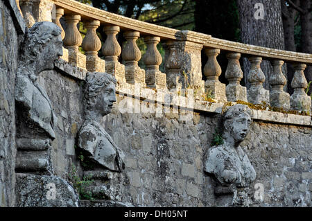 Muse-Figuren auf der Pegasus-Brunnen, Villa Lante, Bagnaia, Latium, Italien Stockfoto